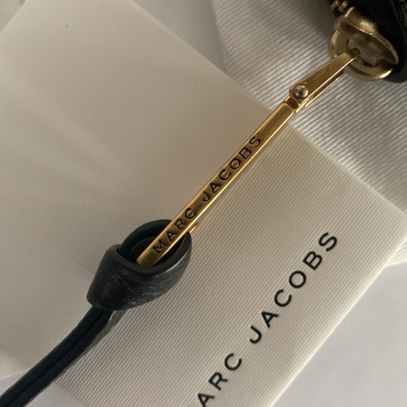 Marc Jacobs Zipped Continental Wallet in black leather - Picture 8 of 10